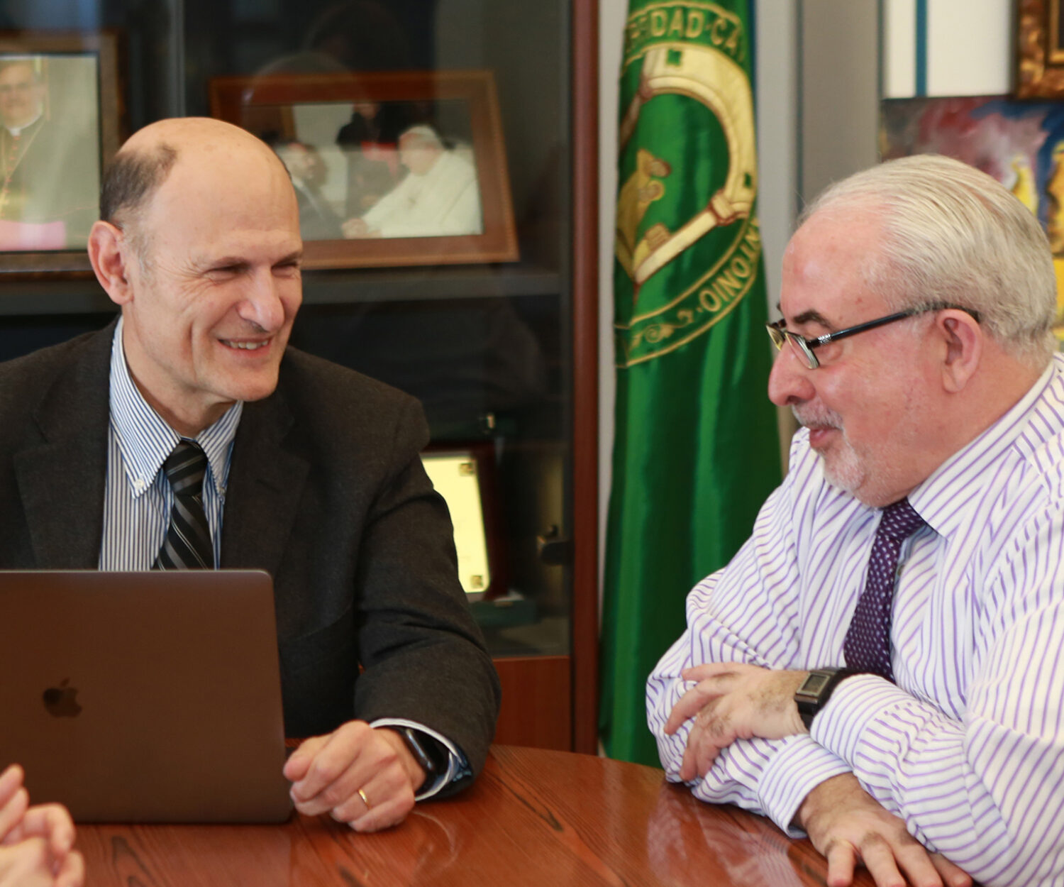 Imagen de archivo de Juan Carlos Izpisua junto al presidente de la UCAM, José Luis Mendoza.
