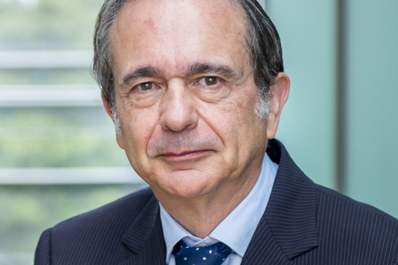 Abril, Antonio